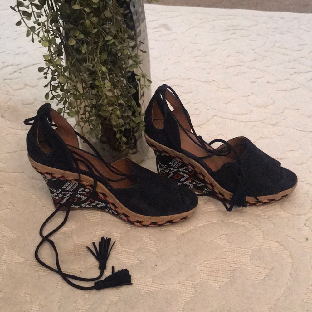 Cabi wedges